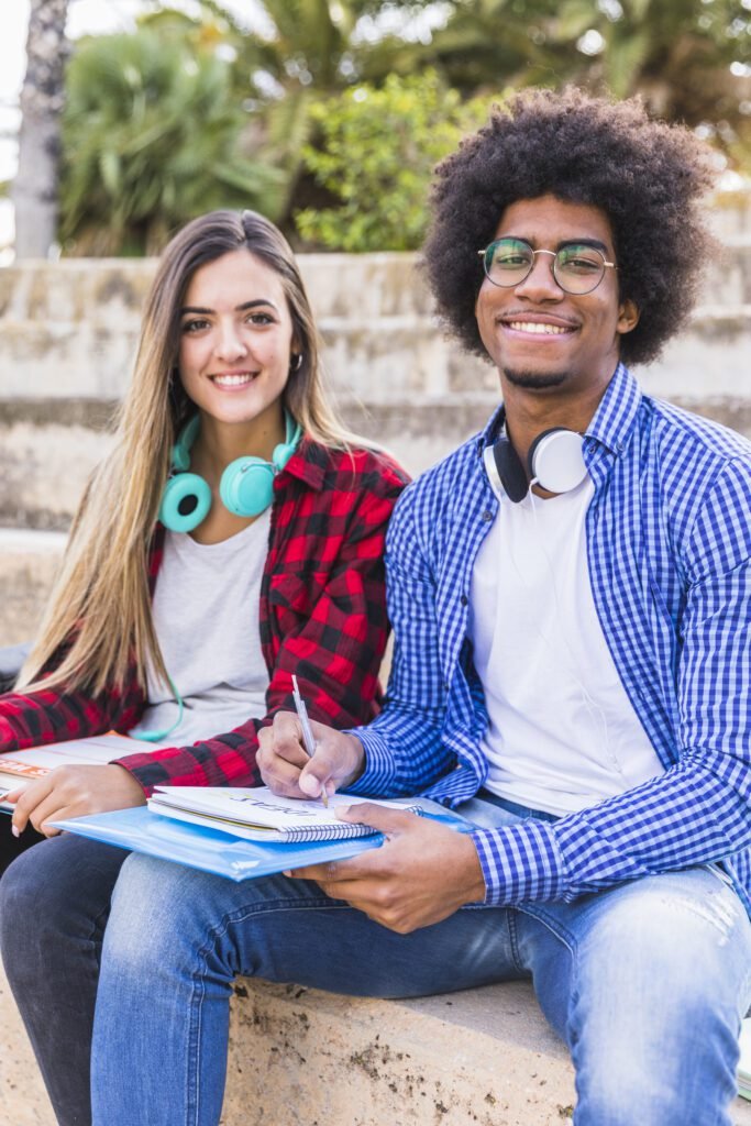 Estudante de curso de inglês no Canadá com uma estudante de curso de francês no canadá