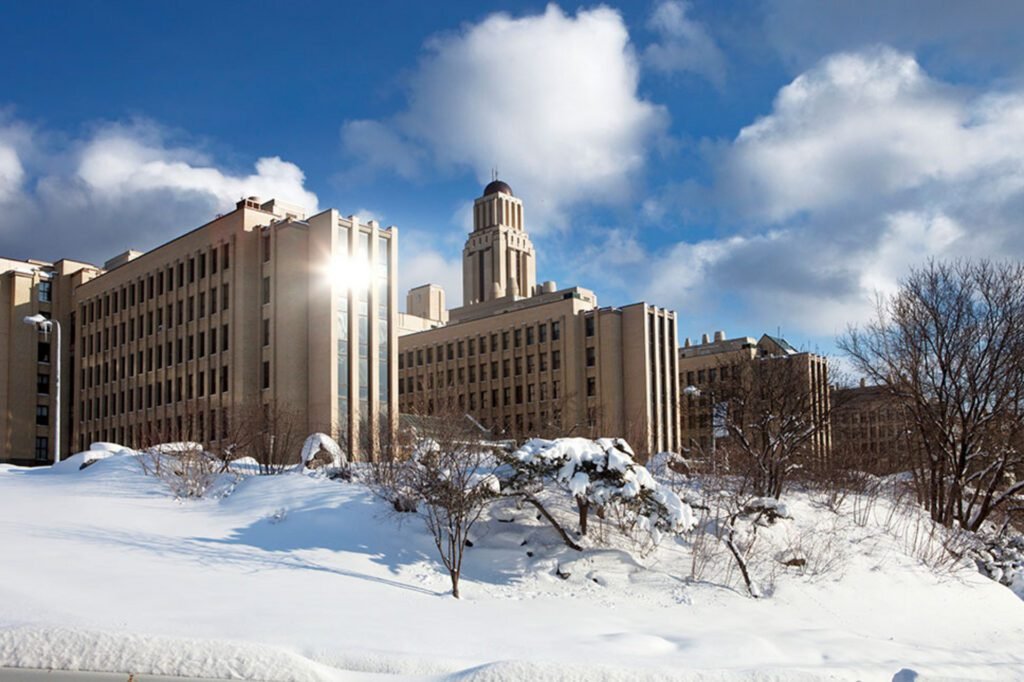 Universidade de Montreal - que oferece bolsa de estudos no Canad;a